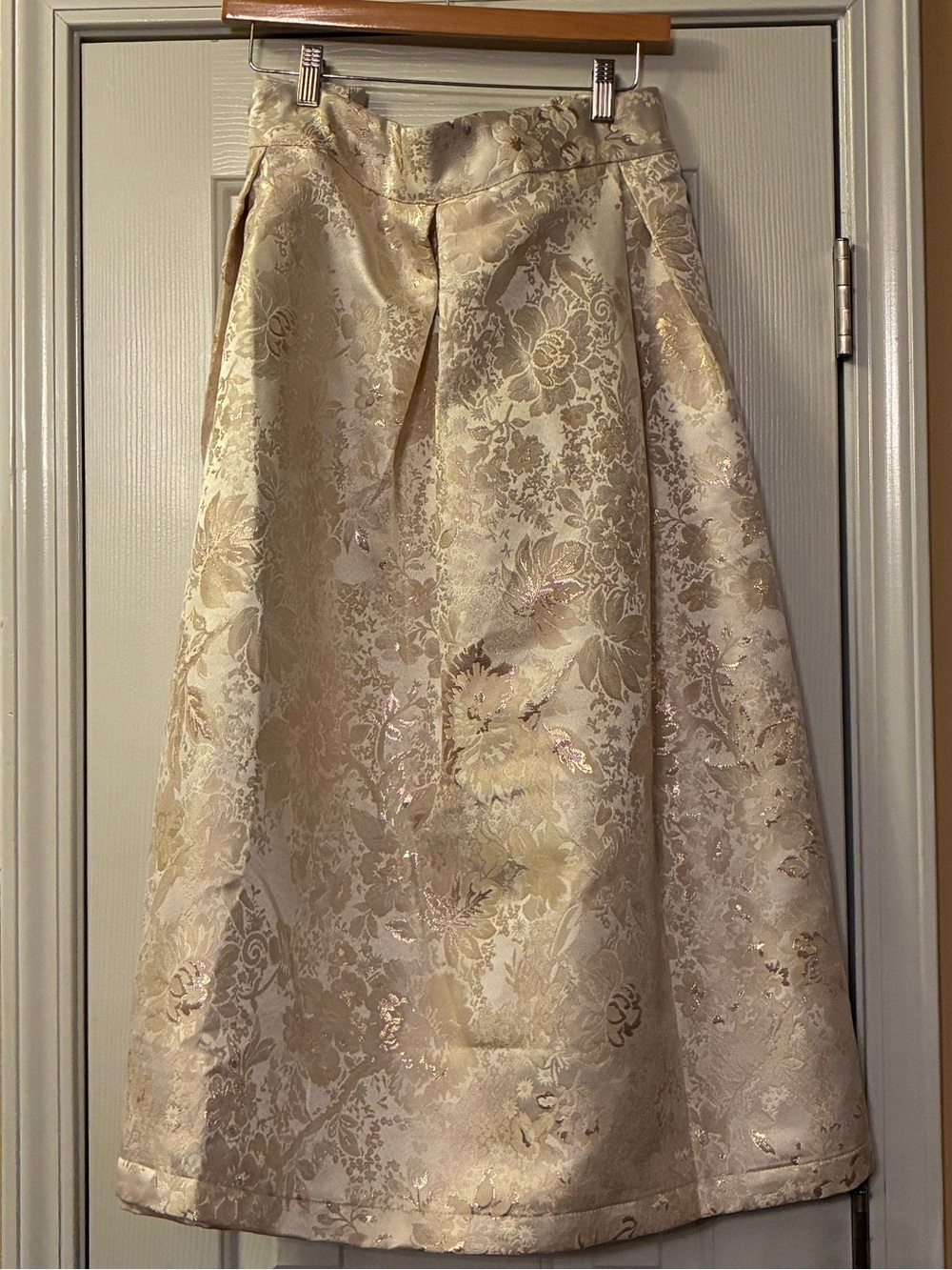 Elegant Floral Jacquard Brocade Metallic Gold Pleated Skirt in Champagne Size 3X